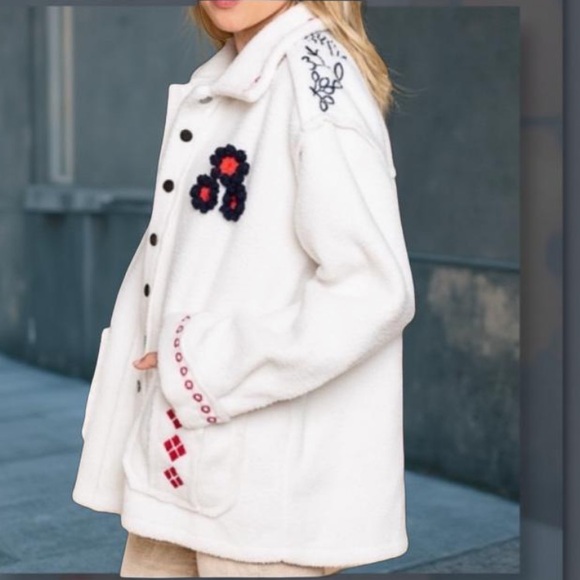 POL Jacket embroidered Sherpa jacket WarmCozy New Oversized Boutique - Picture 2 of 16